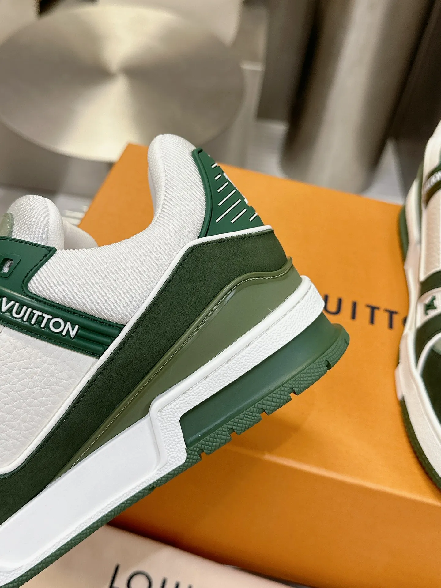 👟👟Ex-factory price 840👟👟The highest version on the Internet⚠️Feel free to compare! 2021🔥New model, purchase quality LV~Louis Vuitton by Virgin Abloh’s best-looking sneakers, Donkey Brand strongly recommends new products, official website limited edition retro basketball sneakers! Both high and low tops cost money to purchase 1:1 accurate replicas of the originals. The details are invincible, full of sincerity, imported custom-made original cowhide, the original package method is the same, the details are 100% restored, and the private model customized the original one-piece T👟👟factory price U outsole, which is different from other brands. Without the original version, this effect cannot be achieved! 35-45 (46 is custom-made and non-refundable) Some colors are available in women’s styles